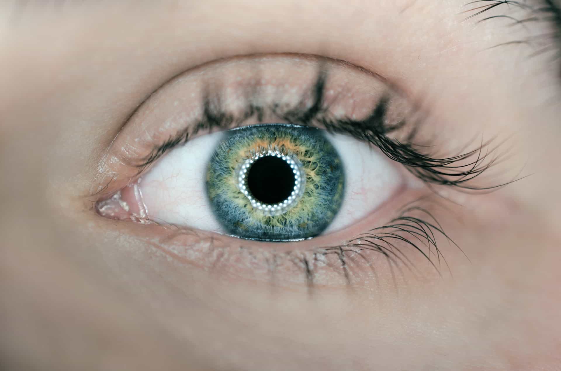 Jak optycznie możesz powiększyć oczy? Kilka przydatnych trików