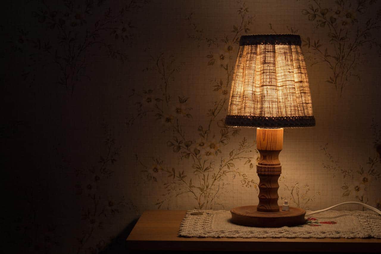 Lampka nocna – jaką wybrać do sypialni?