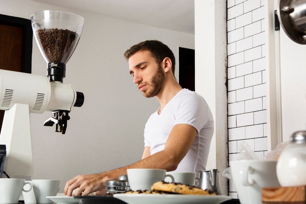 Jak wybrać odpowiednie urządzenie do parzenia ulubionej kawy – poradnik dla domowych baristów